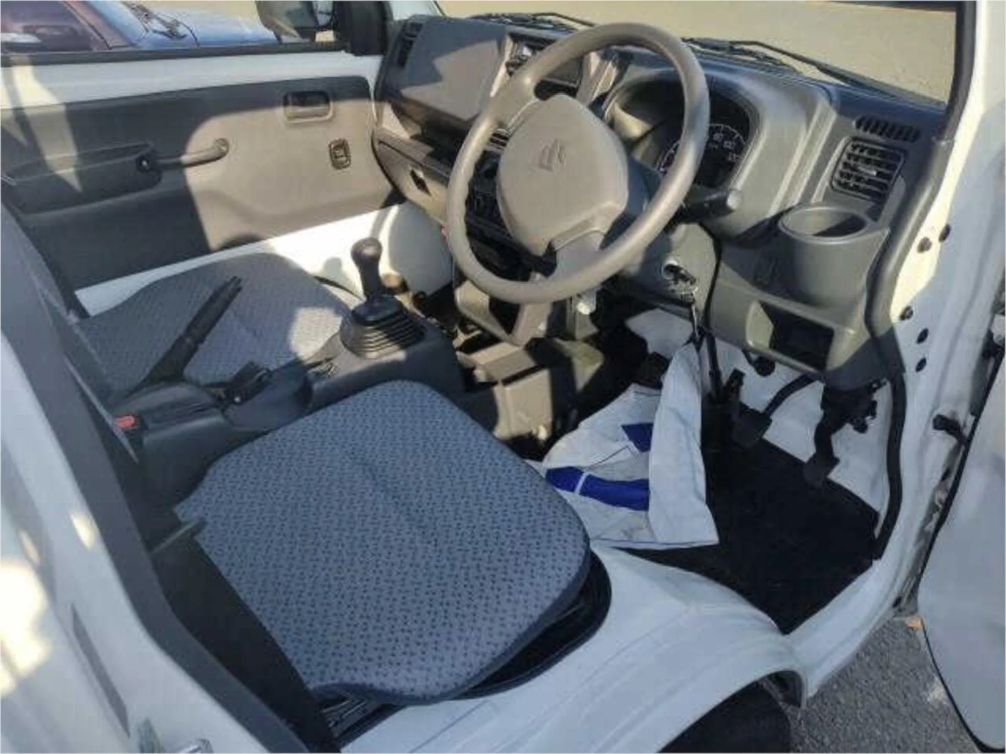 2025 Suzuki Carry KC 4WD - Image 3